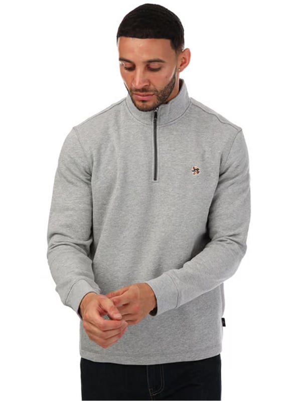 Upgrade je casual garderobe met de Ted Baker Kilburn Half Zip Sweatshirt voor heren in grijs. Met een stijlvolle hoge hals en halve rits voor gemakkelijke draagbaarheid biedt deze trui zowel comfort als een strakke uitstraling. Voorzien van geribbelde boorden en zoom voor een perfecte pasvorm, terwijl het kenmerkende Magnolia-accent een verfijnde touch geeft. Gemaakt van 100% katoen, is dit regular-fit kledingstuk perfect voor dagelijks comfort en stijl