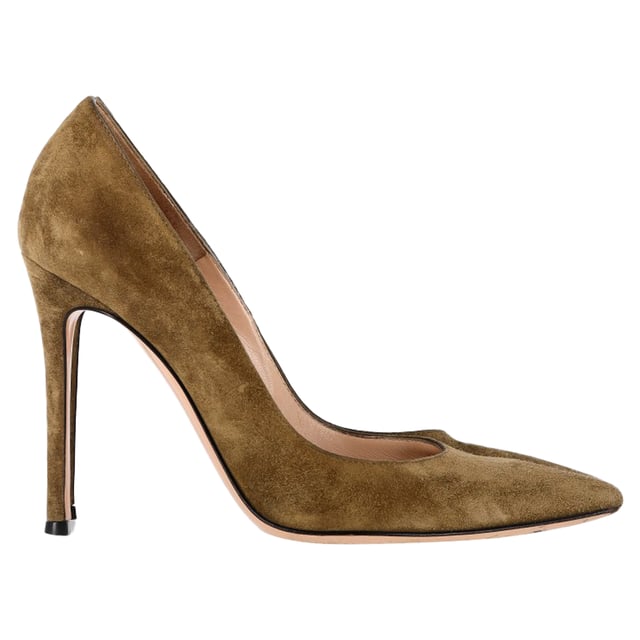 VINTAGE, RRP AS NEW
The Gianvito Rossi Pointed Pumps in Olive Suede are the perfect combination of timeless elegance and modern sophistication. Crafted from luxurious olive suede, these pumps feature a sleek, pointed toe that creates a flattering, elongated silhouette. The rich olive hue adds a unique and versatile twist, making them an ideal complement to both casual and formal outfits. The elegant heel offers a perfect balance of comfort and height, while the supple suede material ensures a soft, luxurious feel with every step. Whether worn with a tailored suit or a cocktail dress, these Gianvito Rossi pumps elevate any look with understated yet refined style.

Gianvito Rossi Pointed Pumps in Olive Suede

Condition: Very good
Signs of wear: Minor markings, Lightly used but very well maintained. Minor mark at soles & creasing, light scuffing at the soles and heels.
Packaging: None
Color: Green | olive
Material: Suede | suede
Size: EU | 37/IT37/FR38/UK4/US7
Measurements: Heel height: 90; Insole length: 270
SKU: NAPPUGBSH444494W