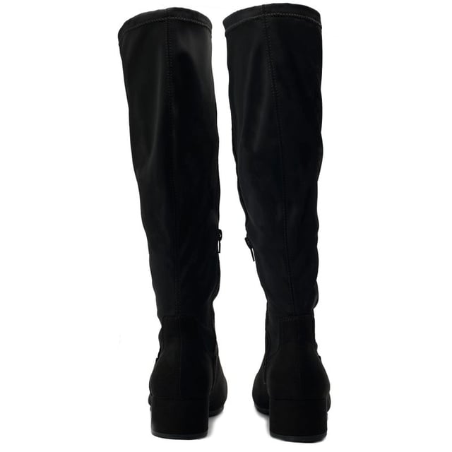 Stap in een wereld van stijl en comfort met de Solesister Kia Wide Fit laarzen. Deze kniehoge laarzen combineren verfijning en gemak, gemaakt van zwarte microvezel met een stretch achterkant voor bredere kuiten. De ronde neus en blokhak bieden tijdloze charme, zodat u zelfverzekerd en chic kunt schrijden en uw outfit kunt verbeteren.