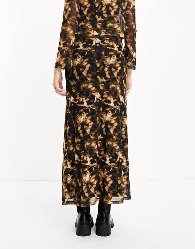 Skirts by Vero Moda Tall Part of a co-ord set Top sold separately Abstract design High rise Elasticated waist Regular fitSold By: Asos