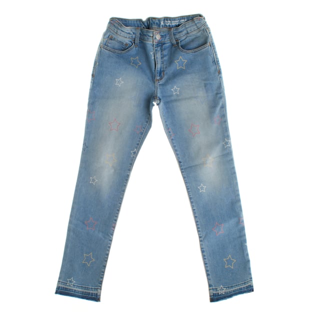 These girls' jeans combine style and functionality, with an elastic waistband at the back that provides comfort and easy adjustment.

 In addition, it has an invisible and adjustable waist adjustment system for a perfect fit.

 The classic five-pocket design gives it a timeless look, while all-over star print detailing adds a fun, modern touch.

 Its fitted cut from the hip to the ankles makes it an ideal option for a casual look with a youthful and original touch.
 Composition: 92% Cotton, 7% Lycra, 1% Elastane
 Care:
- Machine wash cold.
 - Use similar colors in the wash.
 - Avoid the use of bleaches.
 - Dry at low temperature in the dryer.
 - Iron at low temperature.
 - Do not dry clean.