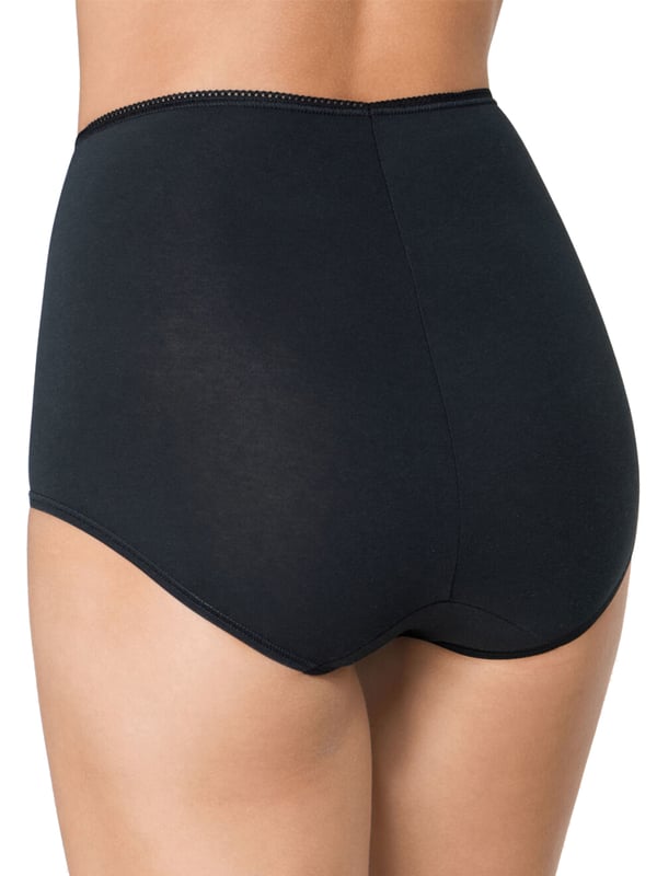Perfect for every day wear, these 24/7 Cotton Maxi briefs are a staple piece in your lingerie collection. This multi pack of briefs comes in 3 different colours - all black, all white or all blush. The elasticated waist provides the perfect fit and lined gusset for all day comfort.