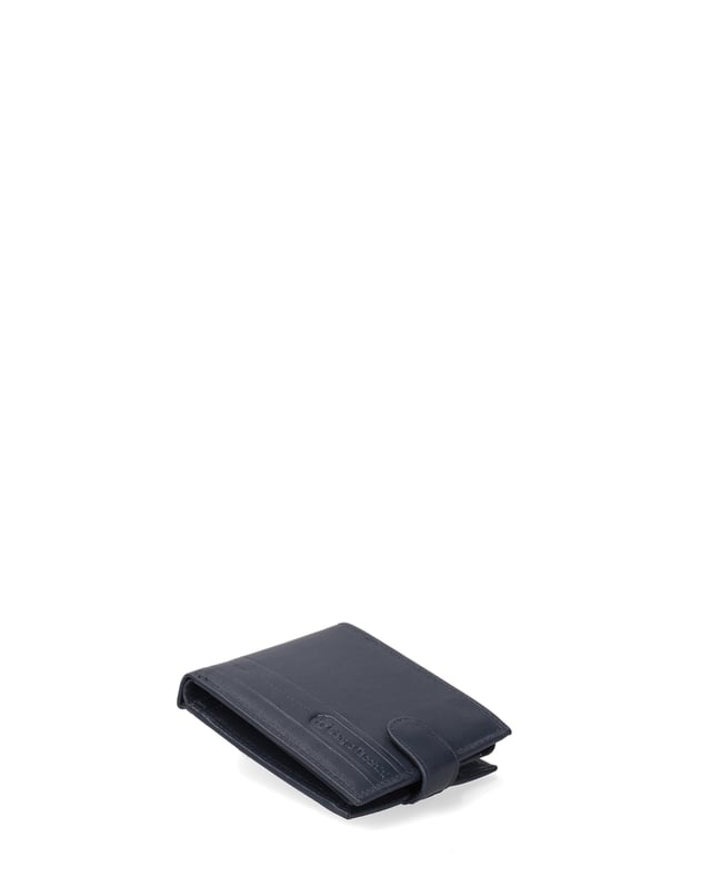 Cartera de hombre. El cierre es con botón de presión. Los bolsillos internos son tarjeteros. Los bolsillos externos están ausentes. Falta la correa para el hombro. Falta el mango. Hay un compartimento interno. El material exterior es 100% Piel Auténtica. Internamente no está forrado. Medidas: 12x9,5x2 cm. Producto de moda