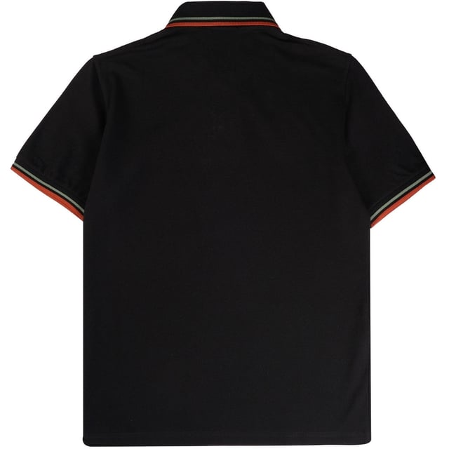 Fred Perry zwart poloshirt, patroon op de kraag, elastische manchetten, knoopsluiting in de nek, kraag met dubbele punt. 100% katoen, zwarte polo