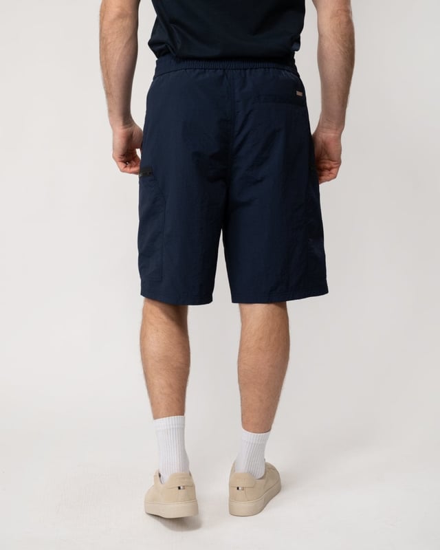 ShellBrand logoDrawstring closure
Composition 100% Polyamide
 
