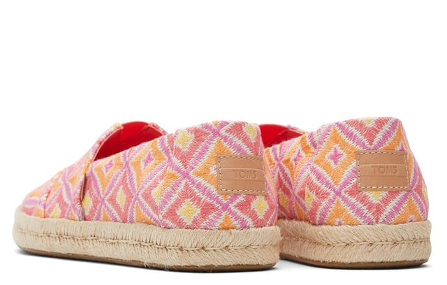 These Toms Alpargata Rope 2.0 shoes combine laid-back style with natural flair, making them a versatile choice for any casual occasion. Featuring a breathable textile upper and a jute-wrapped midsole, these slip-ons give a fresh, earthy look thats perfect for warm weather. The slip-on design ensures easy wear, while the OrthoLite insole adds plush comfort to every step, making them as comfortable as they are stylish.
 - Textile upper 
 - Slip on design for easy on / off wear 
 - Jute-wrapped midsole
 - OrthoLite comfort insole
 - Durable outsole