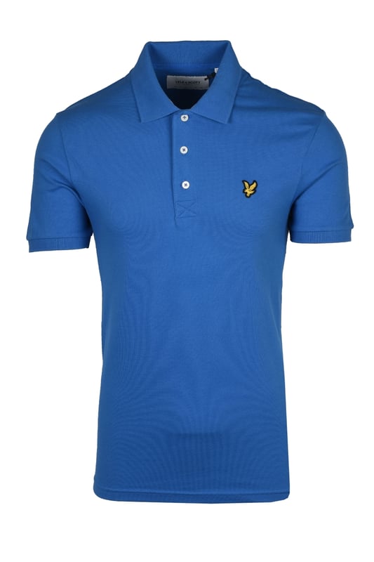 Polo liso azul Primavera de Lyle & Scott. Polo azul de Lyle & Scott. Logotipo de la marca bordado en el pecho izquierdo. Polo Liso, Color Azul Primavera. Polo liso, cierre con botones, terminaciones de mangas elásticas, 97% Algodón, 3% Elastano. Estilo: SP400VOG W58