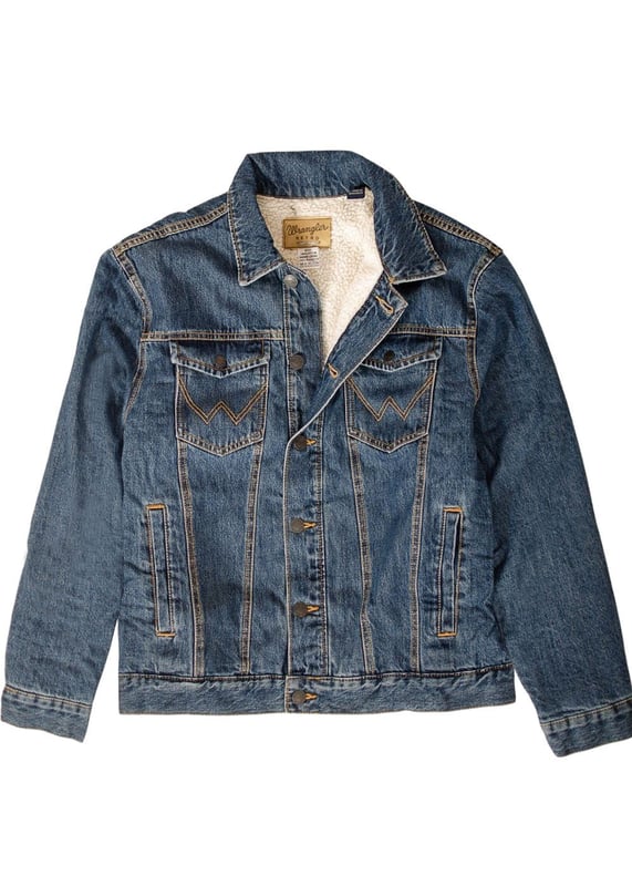 Ramp up your style with this Western Denim Jacket. Created with enhanced denim specifically crafted to have superior stretch recovery, meaning it will hold shape throughout the day. Western details spade chest pockets with W stitching, flap pockets with snaps, welt front pockets are infused with a soft, sherpa lining through the entire body to make this jacket both fashionable and functional.

Sherpa Lined  Denim Fabric
 
100% Cotton Outer, Polyester Borg Lining
 
Regular Collar
   
27" Shoulder to Hem
    
Sizing: As expected
 
Fit: Boxy
  

These are end of line ex Wrangler and may not be in original packaging