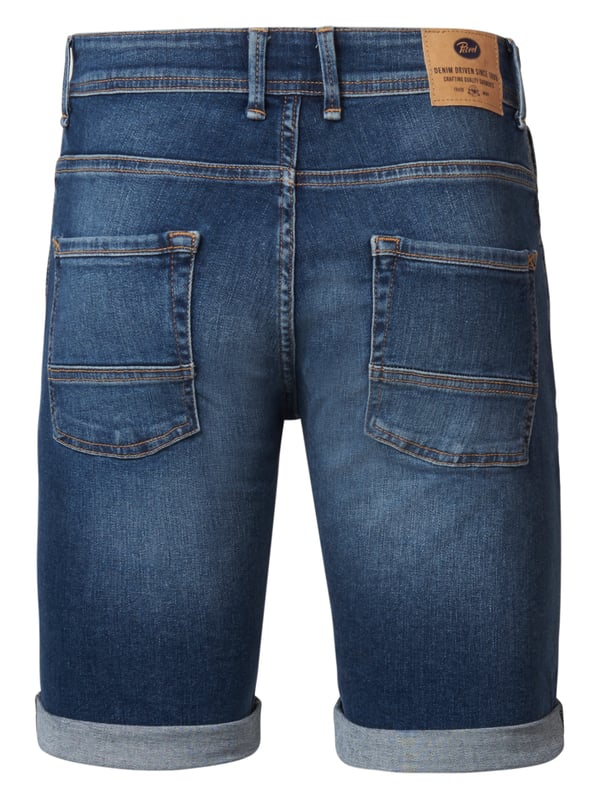 Blizzard Denim-Shorts mit Five-Pocket-Design und normaler Passform. Die Shorts haben eine bequeme, dehnbare Passform. Mit Gürtelschlaufen und einem Hosenschlitz mit Knopf- und Reißverschluss. In mehreren Waschungen erhältlich. Blizzard Denim ShortsNormale PassformHosenschlitz mit einem Knopf- und Reißverschluss82 % Baumwolle, 15 % recycelter Polyester, 2 % ElasthanDas Model ist 186 cm groß und trägt Größe L.