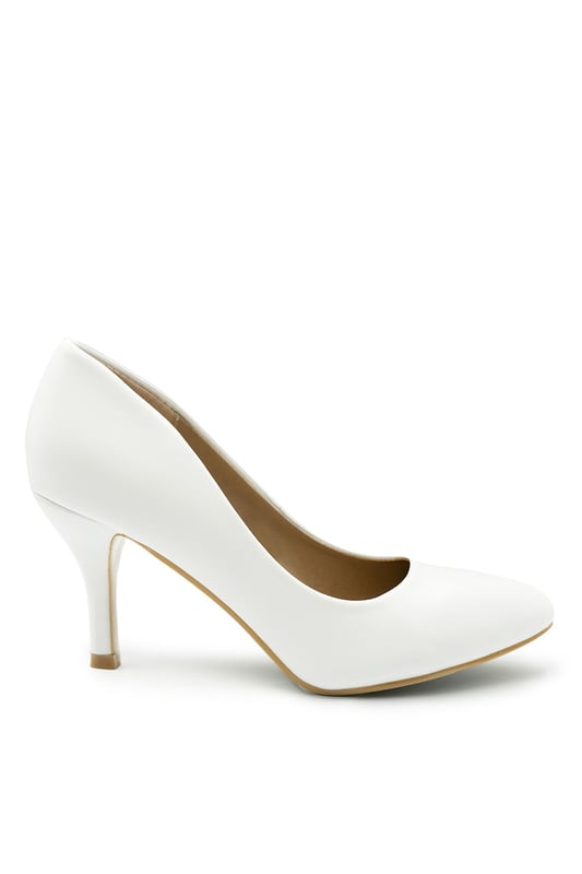 Where's That From Womens 'Paola' Mid High Heel Court Pump Shoes With Pointed Toe Elevate your footwear collection with our Mid High Heel Court Pump shoes with Pointed Toe. These shoes offer a timeless design combined with modern elegance, creating a versatile and stylish addition to your wardrobe.
Key Features:
Mid High Heel: The mid high heel offers the perfect balance of height and comfort. It allows you to stand tall and confident while maintaining stability and support throughout the day. The heel height is ideal for adding a touch of sophistication without sacrificing comfort.
Pointed Toe: The pointed toe adds a touch of elegance and refinement to these shoes. It creates a sleek and chic silhouette that complements any outfit and enhances your overall style.
Court Pump Style: The classic court pump style offers a timeless and sophisticated look that never goes out of fashion. The clean lines and simple design make these shoes a staple in any wardrobe and perfect for enhancing any outfit.
Versatile Design: Whether you're heading to a formal event, going to work, or enjoying a night out, these shoes are versatile enough to complement any occasion. Pair them with dresses, skirts, or pants for a polished and put-together look.
Durable Construction: These shoes are made from high-quality materials, ensuring durability and longevity. The sturdy construction and quality materials make these shoes a reliable choice that can withstand everyday wear and tear.
Specifications:
Material: Faux Leather
Design: Mid high heel court pump shoes with pointed toe
Heel Height: 3' (7.5cm) approx
Closure: Slip-on style for easy wear
Colours: Multiple colours available
Sizes: Multiple sizes available
Step up your style game with our Mid High Heel Court Pump shoes with Pointed Toe. These shoes offer a combination of classic style and modern elegance, ensuring a versatile and fashionable addition to your footwear collection. Add a touch of sophistication to any outfit with these stylish and comfortable shoes.
Where's That From crafts footwear with the utmost care with YOU in mind. Our in-house unique designs offer the latest trends with supreme luxury comfort and unparalleled quality.