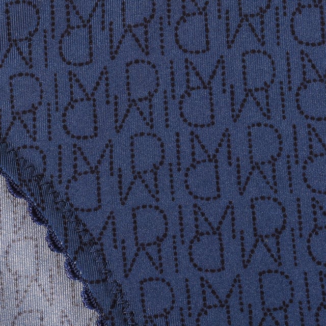 Braguita microfibra de niña.
Color Azul
Cinturilla elastica.
Detalle del nombre de la marca estampado por todo el diseño.
Tejido transpirable.
Costuras vistas a tono.

Composición:  91% Poliamida, 9% Elastano

Cuidados:
- Lavar a temperatura máx. 40º.
- No usar lejía.
- No usar secadora.
- No planchar.
- No lavar en seco.