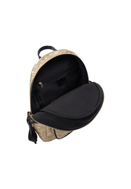 Deze rugzak van myMo ROCKS is je nieuwe dagelijkse metgezel. De zachte rugzak heeft een glanzende look met een geborduurd sterrenmotief. Met zijn verschillende vakken met ritssluiting aan de binnen- en buitenkant biedt hij praktische en discrete opbergmogelijkheden. De brede, verstelbare schouderband zorgt voor rugvriendelijk dragen en vormt een aanvulling op het coole ontwerp.  Rugzak