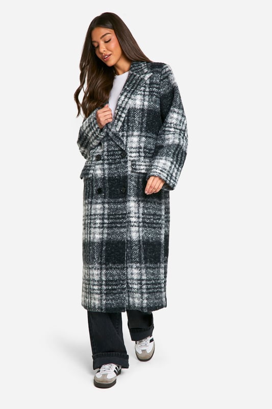 Wrap up in the latest coats and jackets and get out-there with your outerwearBreathe life into your new season layering with the latest coats and jackets from boohoo. Supersize your silhouette in a padded jacket, stick to sporty styling with a bomber, or protect yourself from the elements in a plastic raincoat. For a more luxe layering piece, faux fur coats come in fondant shades and longline duster coats give your look an androgynous edge.