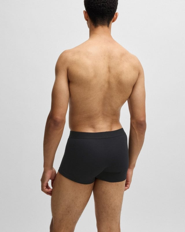 Three pairs of signature trunks in stretch jersey by HUGO Menswear. Each regular-rise pair has a HUGO logo patch on the waistband.

Packaging: Box
Exposed waistband
Regular rise

Quality: 95% Cotton, 5% Elastane, Waistband: 52% Polyamid, 33% Polyester, 15% Elastane
50532797
