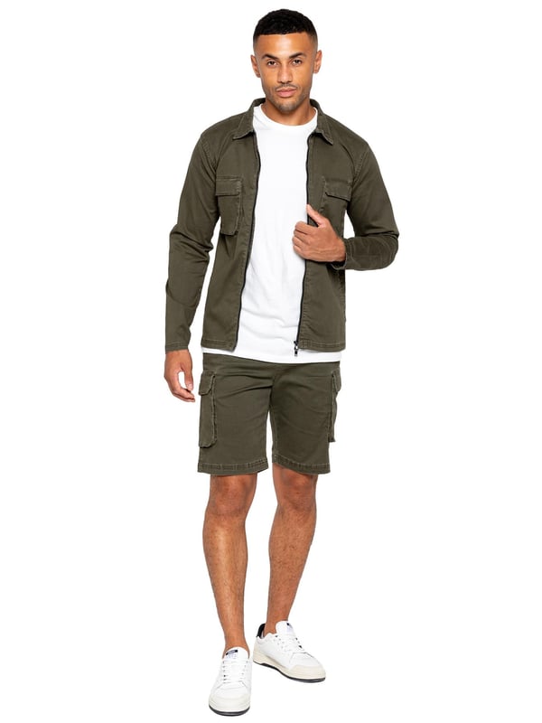 Conjunto de ropa Enzo Mens Cargo. Manga larga, cremallera, cuello, sobrecamisa carga. Dos bolsillos de carga planos delanteros con cierre Velcro. Dos bolsillos laterales. Adornos cosidos en mangas y dobladillo. Conjunto completado con pantalones cortos de carga. Cintura elástica con cordón ajustable. 5 Diseño de bolsillo. 2 bolsillos laterales, 2 bolsillos cargo con cierre Velcro. Bolsillo trasero único con costura. Media altura, pantalones cortos de ajuste regular.