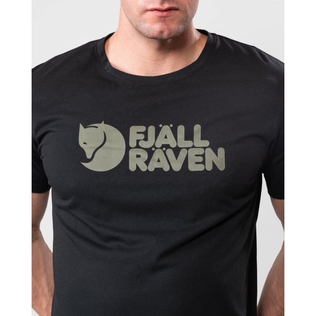 Short-sleeved t-shirt in a sustainable jersey knit that combines the softness of organic cotton with the functionality and durability of recycled polyester. Wicks away moisture and dries quickly, making it extra comfortable in warm climates. Round neckline and printed with the Fjällräven logo on the front.
&nbsp;