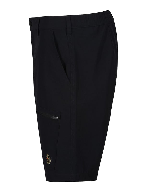 LUKE takes inspiration from traditional outdoor wear with these durable, light weight nylon shorts. They feature a front button and concealed zip closure and multiple zip pockets- perfect for all your essentials. They are detailed with the Gran Paradiso woven badge on the back and are then complete with the brand's signature lion head embroidery on the left leg pocket.