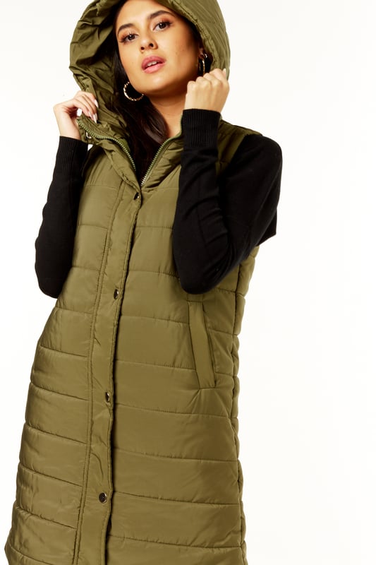 ¿Quién no quiere pasar todo el invierno envuelto en una chaqueta acolchada y esponjosa? Estos chalecos largos acolchados con capucha han vuelto y, con un ajuste relajado y cierre de cremallera, son perfectos para el día y se adaptan a todos los planes nocturnos.
