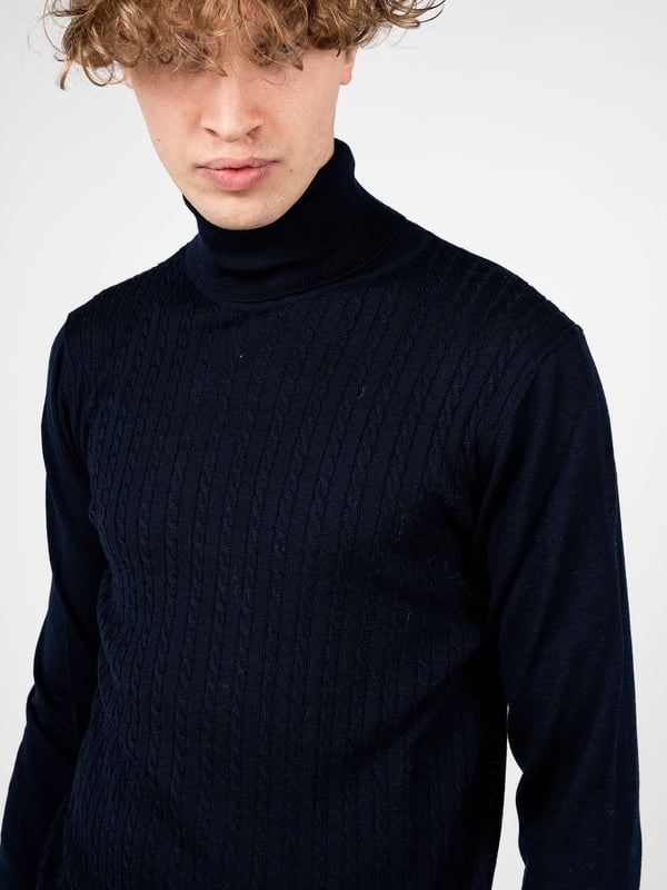 Estilo sencillo
Con cuello de polo
Con un adorno texturizado
Bajo, mangas y cuello rematados con puños elásticos
Hecho de una tela de alta calidad con lana merino
Fabricado en Italia