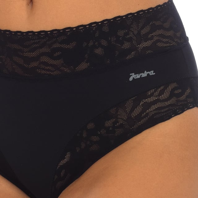 Weiche Spitzenhöschen der Marke Janira.
 Elastischer Bund, eng anliegend ohne Abdrücke zu hinterlassen.
 Hohe Taille und Shaper-Stil.
 Stickerei im Blumenstil auf der Vorderseite.
 Hochwertige Rohmaterialien.
 Die Nähte sind im Ton gehalten.
 Zusammensetzung: 85% Polyamid, 15%Elastan
 Pflegehinweise:
Waschen bei einer Temperatur von maximal 30º.
 -Keine Bleiche verwenden.
 -Kein Bügeleisen verwenden.
 -Keinen Trockner verwenden.
 -Nicht chemisch reinigen.
