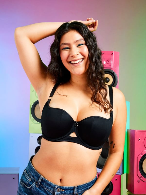 Curvy Kate Boost Me Up Balcony Bra. With a sweetheart neckline, moulded cups and padding. The product is recommended for hand wash only.