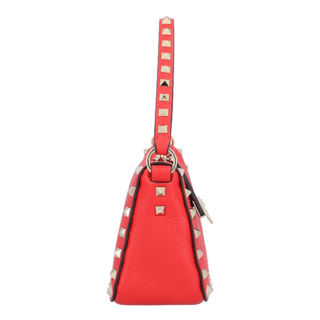 VALENTINO GARAVANI ROCKSTUD Small crossbody bag in grained calfskin Iconic hook closure reinterpreted with stopper zip pull
- Metallic effect rivets and accessories
- Double closure: zipper and hook
- With handles and detachable shoulder strap, can be carried on the shoulder, crossbody or by hand
- Internal card slot
- Strap drop: 55 cm (vertical height from the middle of the strap to the top of the bag)
- Dimensions: W19 x H13 x D7 cm