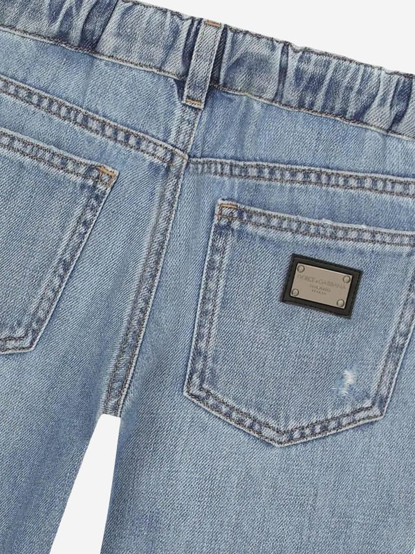 Dolce & Gabbana utilise new technological properties to create captivating aesthetics. These boys regular jeans are part of the FW24/25 Boy‚  Collection. A cool, laidback collection that boasts a ‚Äúcalligraphic-naturalistic‚Äù Majolica accent. Crafted in a 5-pocket cotton denim jeans with branded metal tag and rips. He will be obsessed. Made in Italy Denim Oversize Fit Belt Loops On Waistband Inner Waistband With Adjustable Elastic Zipper and Branded Metal Button Fastening Branded Label On Coin Pocket 100% Cotton