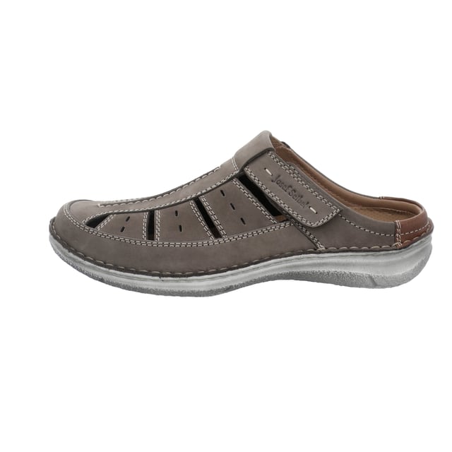Nuestro zapato bajo fabricado con fina piel de cabra. El modelo Anvers 76 garantiza una entrada sencilla por medio de un Ilamativo cierre con hebilla. Este modelo también está equipado con una plantilla intercambiable. El modelo sin embargo está provisto de una costura a mano característica. Anvers 76 ofrece a los pies un ajuste extra gracias a el ancho K. Con esta zapato bajo clásica, caminarás contra viento y marea, como con tu mejor amigo.