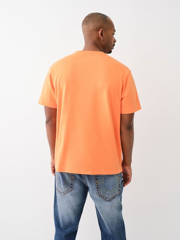 Crafted from soft cotton knit, the Embroidered Rope Logo Tee is the perfect T-shirt for the new season. Featuring a crew neck and short sleeves. Finished with a front rope embroidered “True Religion Good Life Est. 2002” text.