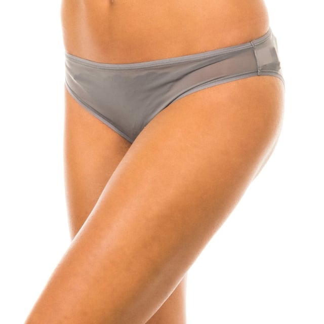 Kort Tommy Hilfiger.
 Grijs.
 Elastische tailleband toon.
 Metalen applicatie met de merknaam, in het midden van de achterste tailleband.
 Voering in toon.
 Naaiwerk uitzicht toon.

 Samenstelling:
 - 82% Polyamide.
 - 18% Spandex.

 Wasvoorschriften:
 - Wassen tot 40°C.
 - Strijken op gemiddelde temperatuur, max. 110.
 - Niet in de droger.
 - Niet bleken.
 - Chemisch reinigen niet toegestaan.

 Samenstelling: 82% Polyimide, 18% Elastaan
 Onderhoud:
- Maximaal wassen op 40ºC.
 - Strijken op gemiddelde temperatuur, max. 110ºC.
 - Droger is niet toegestaan.
 - Geen bleekmiddel gebruiken.
 - Kan niet chemisch gereinigd worden.