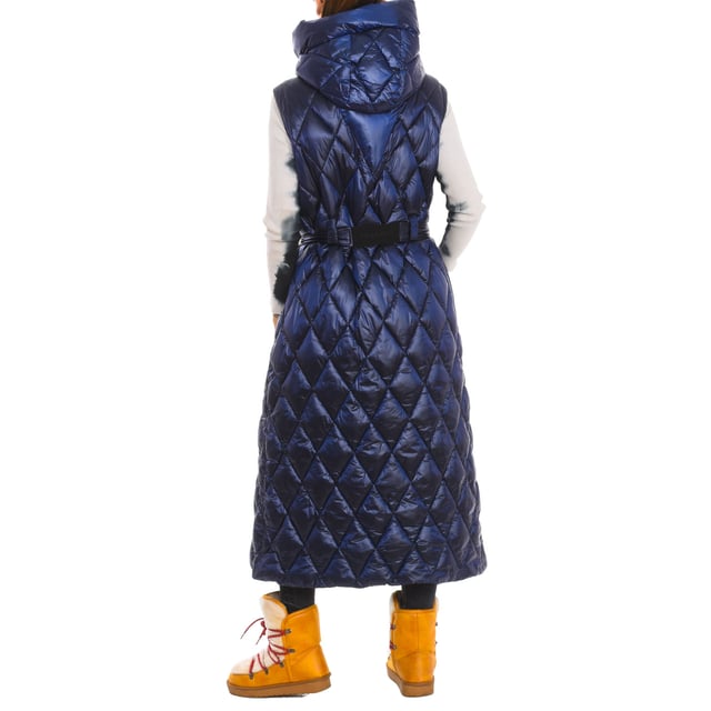 Padded vest Vuarnet.
 High collar with hood.
 Two-way zipper closure.
 Belt with buckle closure, adjustable with buttons.
 Two open pockets on the sides.
 Brand insignia on the upper side.
 Seams seen in tone.
 Composition: 100% Polyamide
 Care:
Handwash.
 Do not iron.
 Do not use bleach.
 Do not use dryer.
 Do not dry clean.
