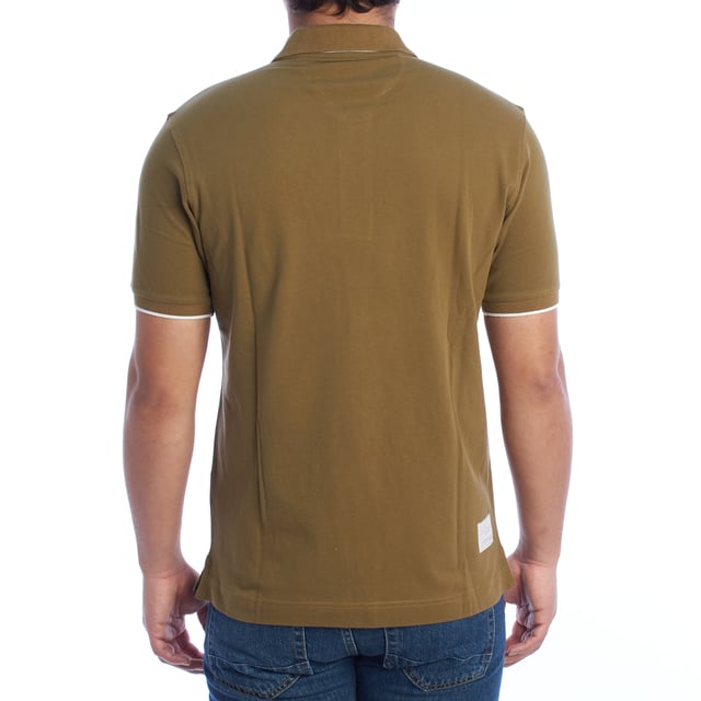 Polo de manga corta para hombre La Martina.

Una pieza clásica con un toque moderno, este polo de La Martina combina comodidad y detalles exclusivos. Diseñado para hombres que valoran la calidad y un estilo casual sofisticado.

Detalles:

- Elaborado en tejido de piqué elástico, que ofrece flexibilidad y transpirabilidad para mayor comodidad.
- Cuello de polo con cierre de dos botones.
- Bordado distintivo de La Martina en el pecho.
- Etiqueta decorativa en la parte posterior.
- Mangas cortas con ribete en contraste.
- Corte de ajuste regular que proporciona una silueta cómoda y favorecedora.

Este polo de La Martina es una pieza esencial para el guardarropa de cualquier hombre. Su diseño clásico, combinado con detalles modernos, lo convierte en una prenda versátil y cómoda, perfecta para destacar con estilo en el día a día.  
Composición: 95% algodón, 5% elastano.  
Cuidado:  
- Lavar a un máximo de 30°C en ciclo delicado.  
- No usar blanqueador ni productos para blanquear.  
- Planchar a baja temperatura, evitando el bordado para no dañarlo.  
- No usar secadora.