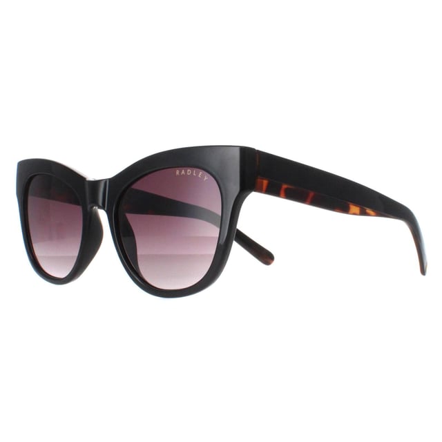 Las gafas de sol Radley RDS 6508 104A con degradado ahumado en negro y habana tienen montura cat eye y estÃ¡n fabricadas en acetato ligero. Estas gafas de sol son una declaraciÃ³n de moda llamativa al tiempo que proporcionan una excelente durabilidad y comodidad. Las lentes ofrecen una protecciÃ³n UV superior, lo que garantiza que tus ojos estÃ©n protegidos de los rayos nocivos y mejora tu experiencia visual en general.