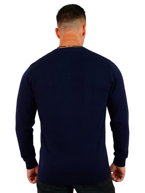 Een geweldige gebreide trui voor heren van het merk U.S. Polo ASSN. Aangenaam om te dragen, comfortabel en sportief gesneden tegelijk. Kan met veel kledingstukken worden gecombineerd. Hoogwaardige materialen en nauwkeurige afwerking kenmerken de mode van U.S. Polo ASSN.