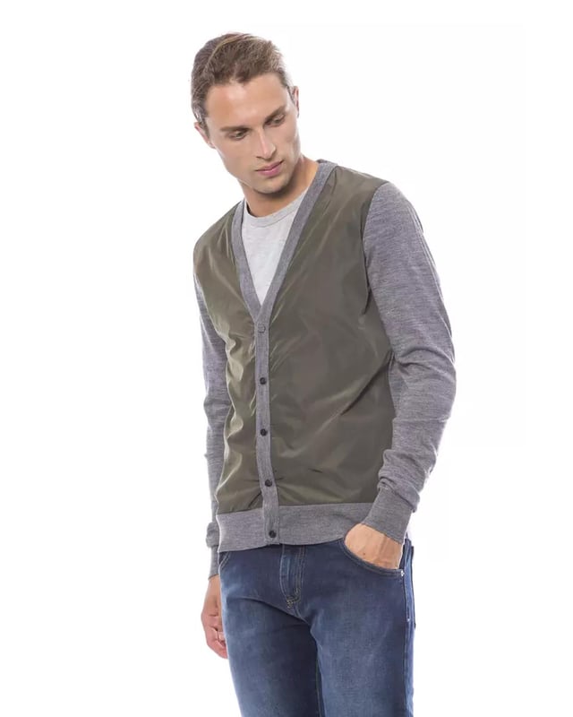Stylish and versatile Gray Wool TESS Cardigan
  Made from Quality wool
  Perfect for keeping warm during the colder months
  Gray color adds a touch of sophistication
  Suitable for both casual and formal occasions
  Classic design with a button-down front and collar
  Long sleeves and a comfortable fit
  Easy to pair with jeans or tailored trousers
Material: TESS 100% Wool TESS 100% Polyester
