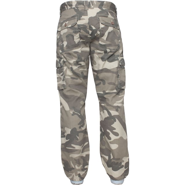Estos pantalones de trabajo KZ116 Kruze Camo cuentan con 2 bolsillos delanteros, 2 bolsillos traseros abotonados, 2 bolsillos laterales Velcro y un cierre de cremallera. Hechos a mano con 65% de poliéster y 35% de algodón, estos pantalones de combate son un ajuste holgado con palanca ajustable a los dobladillos.