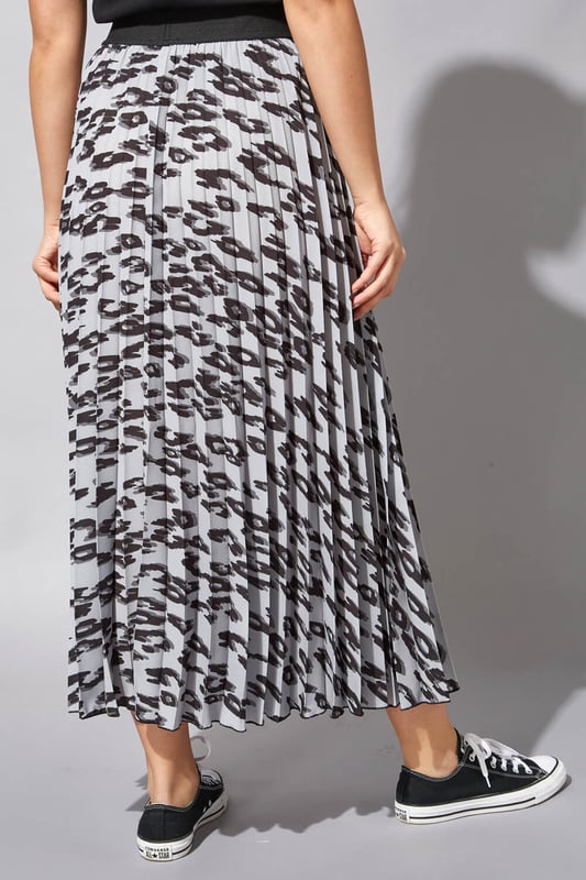 Leopard print maxi skirt pleated discount