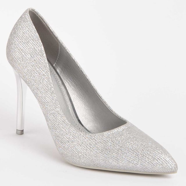 Hakschoen voor dames. Comfortabele pasvorm. Gemaakt door andere merken voor ons merk. Geschatte afmetingen: 10 cm hak.