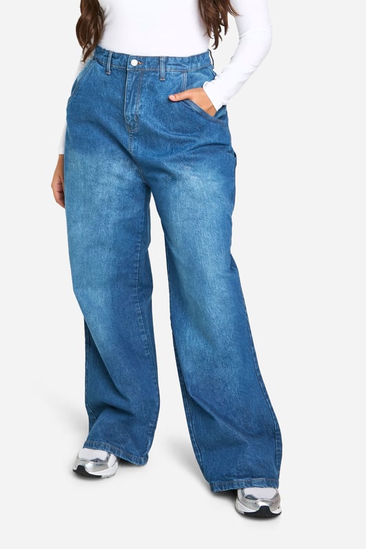 We've got your dream jeans covered with this latest pair from our plus size jeans collection. Made from a rigid denim that can be dressed up or down, these wardrobe staples are made with extra fabric to ensure the perfect fit. Pair with a relaxed-fit hoodie for off-duty days or team with a sparkly top and statement heels for a killer jeans-and-a-nice-top combo. Want more inspo? When it comes to versatile denim, plus size high waisted jeans are a perfect to show off your curves and flatter your waistline, just wear them with cropped jumpers or oversized t shirts. Style: Boyfriend JeansFabric: Woven