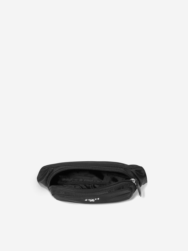 Cool and sleek, this boys black crossbody bag from Guess is a stylish solution for carrying around those little everyday essentials. silver hardware and swish design elements make this a great accessory for any out and about look.‚ Clasp Fastening‚ Adjustable Strap‚ Zipped Compartment