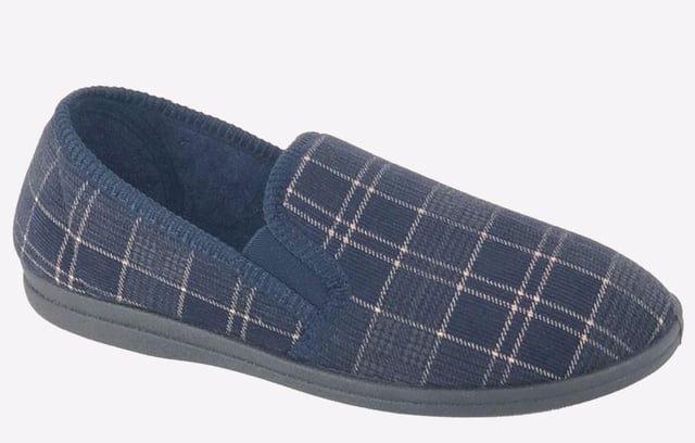 These Dale slippers feature a luxurious velour upper adorned with a timeless check pattern, offering a classic look perfect for lounging at home. A durable, non-slip PVC sole adds practicality, making these slippers ideal for both indoor and light outdoor wear. 
  Velour upper 
  Twin gusset 
  Textile lining 
  Textile covered injected PVC sole