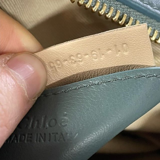 VINTAGE, RRP AS NEW
Elevate your accessory game with the Chloé Cloudy Embroidered Horse Crossbody Bag in stunning blue leather. This unique bag features intricate horse embroidery, adding a whimsical touch to its chic design. Crafted from high-quality leather, it offers both durability and style, making it perfect for everyday use or special occasions. The adjustable crossbody strap ensures comfort and versatility, allowing you to wear it however you like. Whether paired with a casual outfit or a more polished ensemble, this bag is a standout piece that showcases your fashion-forward sensibility.

Chloé Cloudy Embroidered Horse Crossbody Bag in Blue Leather

Condition: Very good
Signs of wear: No retail tag, Minor signs of wear.
Packaging: Dust bag
Color: Blue | blue
Material: Leather | leather
Size: One Size 
Measurements: Width: 60; Height: 140; Length: 210
SKU: NAPPUGBBA400797W