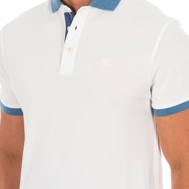 Short sleeve polo.
 Lapel collar with ribbed finish.
 Half button closure on the front.
 Sleeves with ribbed finish.
 Personalized embroidery by the firm, on the upper side.
 Comfortable and breathable fabric.
 Seams seen in tone.
 Composition: 100% cotton
 Care:
- Wash maximum at 30ºC.
 - Iron at medium temperature, max. 110ºC.
 - It is not allowed to use a dryer.
 - Do not use bleach.
 - Does not support dry cleaning.