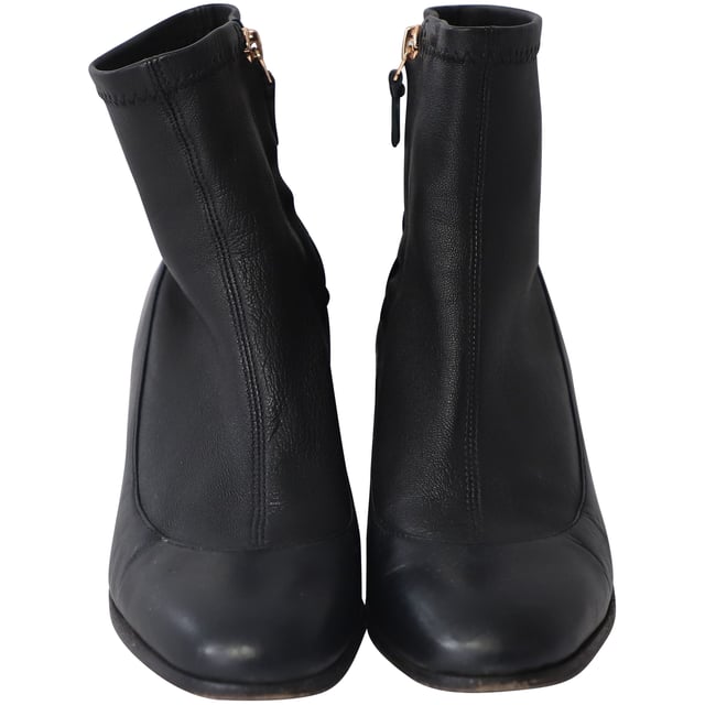 VINTAGE, RRP AS NEW
Sophia Webster lends a statement look to a classic pair of ankle boots with this pair. These ones are crafted using black leather, lined with leather, and styled with heavy embellishments on the block heels. The boots are incredibly stylish.

Sophia Webster Embellished Heel ankle Boots in Black Leather
Material: Leather
Color: Black
Size: EU35/US5/UK2
Condition: very good
Sign of wear: moderate wear on soles, light creases on vamps, few white marks on right shoe
SKU: 153065