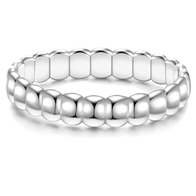 Are you looking for a subtle piece of jewelry that scores at second glance with extraordinary design details? Then you will immediately fall in love with this ring of the label Gemeine Munich! The ring inspires with a narrow ring rail in a refined 3D structure. Made from sterling silver and refined with a rhodium layer, the ring keeps its cool silver gloss for a long time. The puristic design fits many outfits from casual to festive and makes your jewelry box richer a versatile every-day piece. Tip for fashionistas: This ring also fits perfectly in stack refook with your other favorite rings!