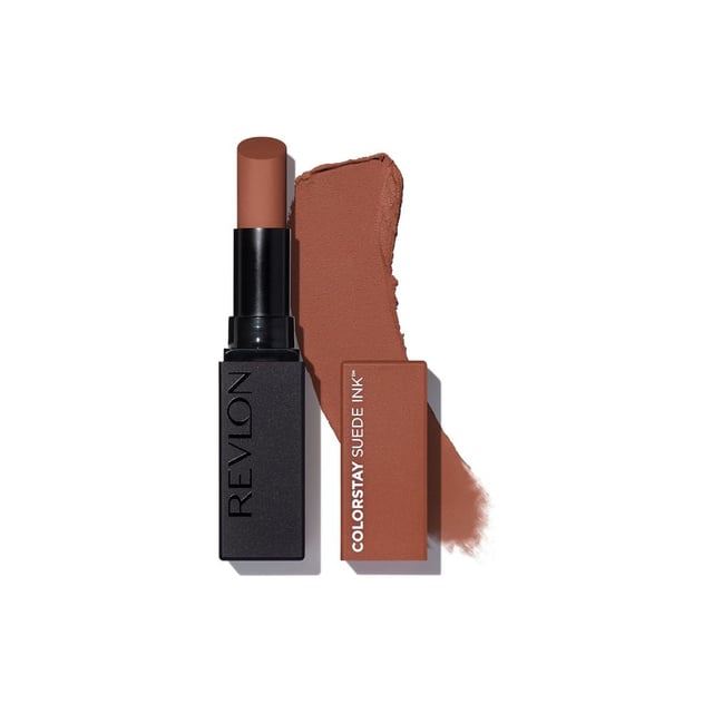 Revolutionary, no-transfer formula delivers vivid matte color and total comfort. Every time you put it on, the built-in primer goes to work to extend wear and prevent transfer for a long-lasting, smudge-proof finish that goes strong for up to 8 hours. Infused with antioxidant Vitamin E to help condition, protect and nourish for a naked-lip feel.