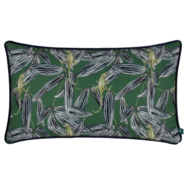 Amongst the broad, grey monochrome tropical leaves, the nimble, hand-painted exotic lizards clamber acrobatically, against a bold coloured background and creates a stunning piece which will add a touch of the tropics to your home. Size: 30 x 50cm