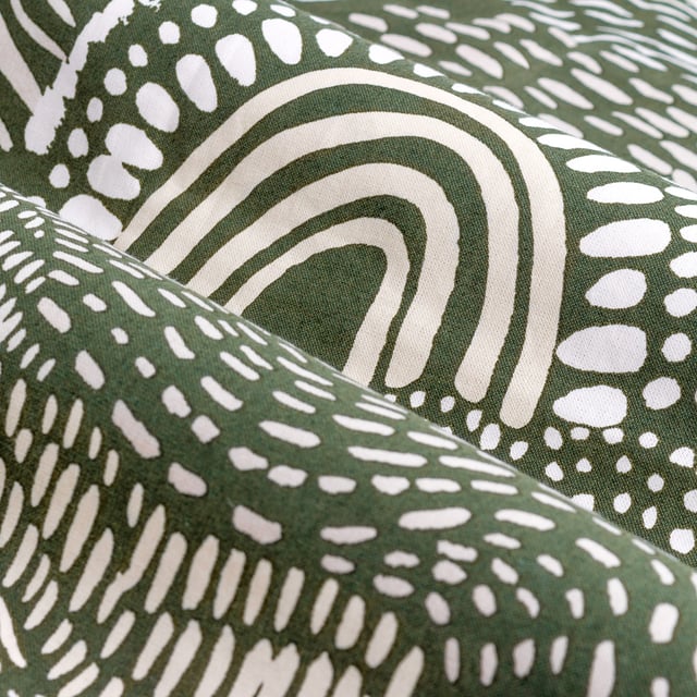 Blending modern neutrals with nature-inspired tones to create an inspiring collection of prints that stand the test of time. Create impact with simple but stylish prints. Nola is a new modern classic. Featuring a unique geometric design inspired by minimalist and abstract art, these printed eyelet curtains are woven using 100% cotton half-panama fabrics and are complete with room-darkening qualities, making them suitable for every type of home.
