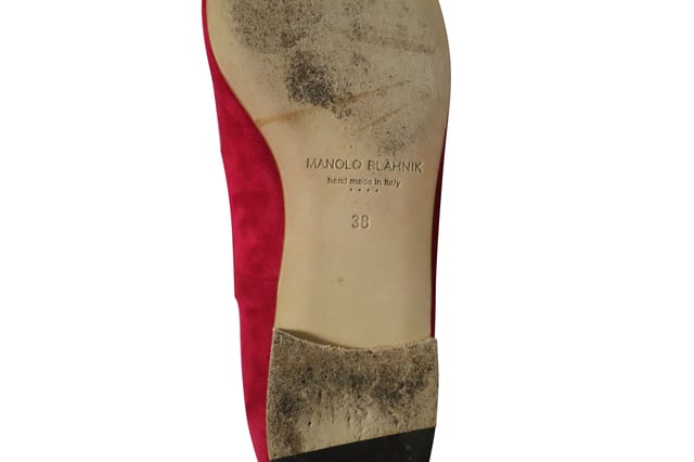 VINTAGE, RRP AS NEW
Manolo has been creating this classic lace-up for decades. A nod to Manolo's love of England, the Witney is named after the market town in Oxfordshire. Bright pink suede Oxfords featuring cap toe design with full broguing detail and waxed cotton laces. 

Upper: 100% calf suede.
Sole: 100% cow leather.
Lining: 100% goat skin.
Heel measures 25 mm.
UK sizing.
Made in Italy.

Manolo Blahnik Witney Brogues in Pink Suede
Condition: very good, comes with shoe box
Sign of wear: moderate wear on soles
Material: Suede
Size: 38
SKU: 125116