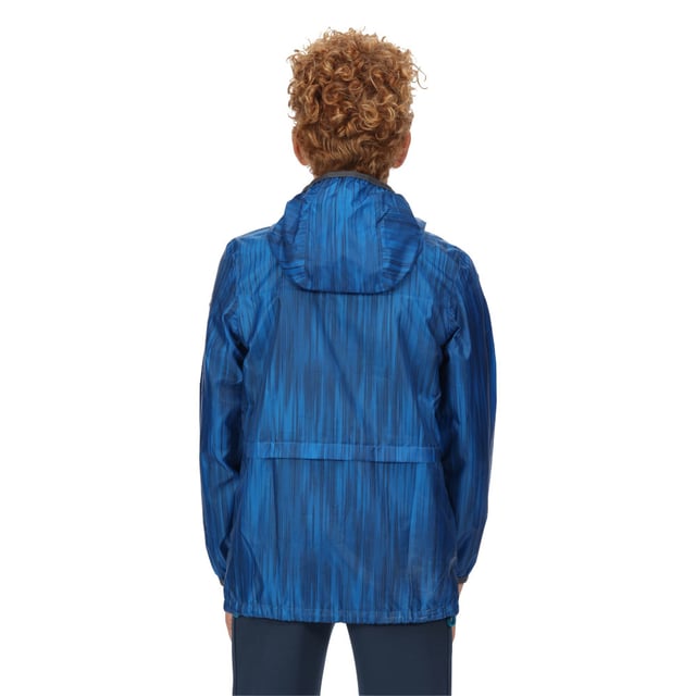 Regatta Boys & Girls Bagley Water Repellent Breathable Coat Breathability rating 5,000g/m2/24hrs. Durable water repellent finish. Taped seams. Mesh lined. Grown on hood. 2 zipped lower pockets. Stretch binding to hood and cuffs. Printed name label (up to age 8). Reflective trim. Packs away into drawstring bag.